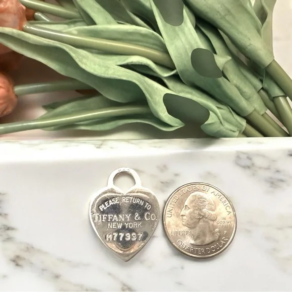 Tiffany & Co. Heart “Please Return To” Pendant - Picture 6 of 10
